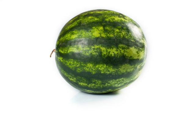 整个西瓜孤立在白色上图片下载