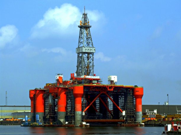 钻探石油钻井平台图片下载