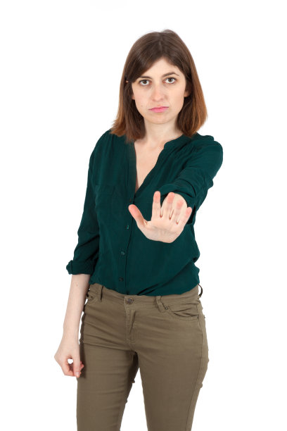 美丽的女人在不同的衣服里有不同的表情图片下载