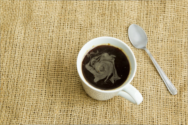 咖啡色杯子里的咖啡图片下载