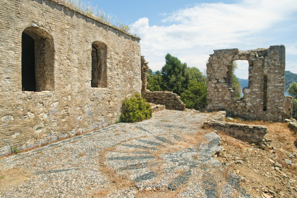 马赛克地板的小教堂废墟图片下载