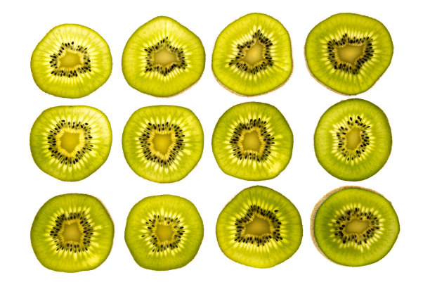 切片猕猴桃孤立在白色图片下载
