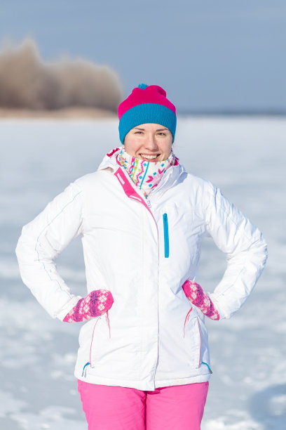 穿着滑雪服的女人图片下载