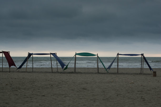 空小屋阴天图片下载