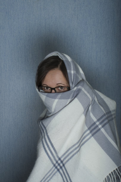 遮脸的女人图片下载