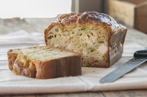 用韭菜和奶酪自制蛋糕图片下载