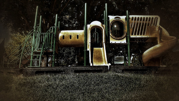 其他面向世界的操场设备。图片下载