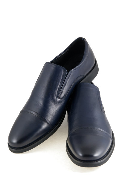 男鞋是白色的背景图片下载