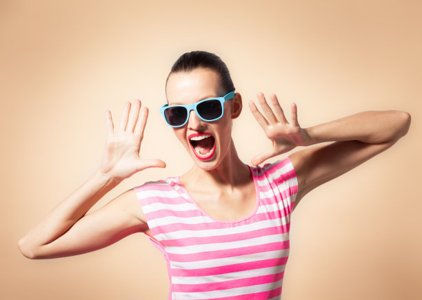 欢呼和尖叫图片下载