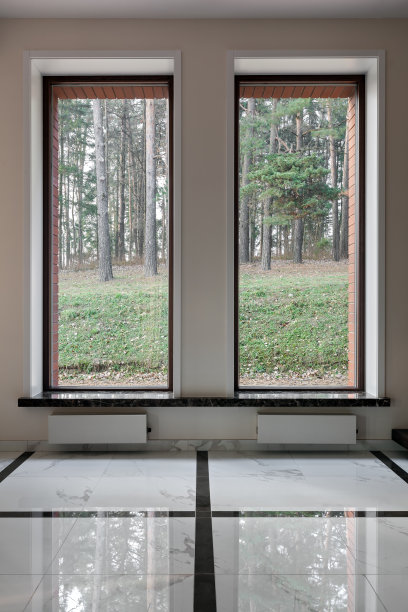 现代空间的内部有大窗户图片下载