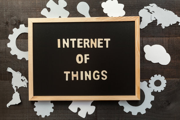 写着“物联网”的黑板图片下载