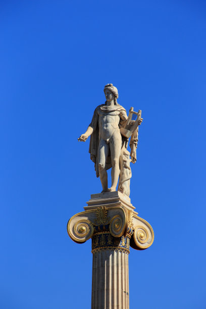 希腊雅典圆柱上的Apollon雕像图片下载