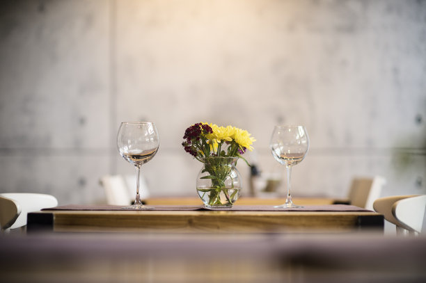 餐厅餐桌布置图片下载