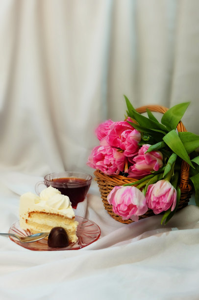蛋糕，茶和郁金香。图片下载