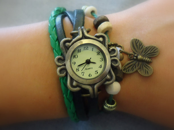 绿色复古蝴蝶表图片下载