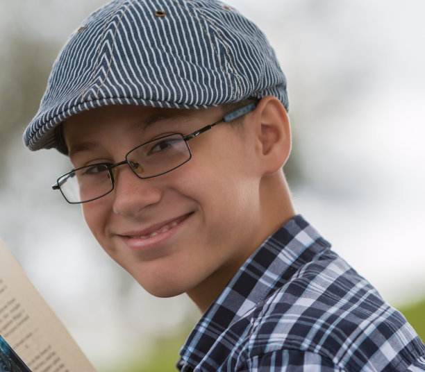 一个孩子的肖像图片下载