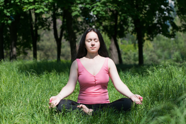 女人做瑜伽图片下载