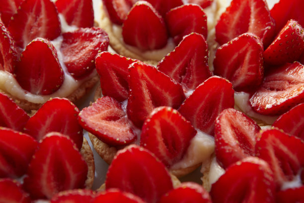 草莓馅饼配香草奶油图片下载