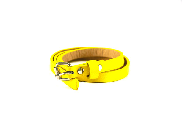 黄色女人带孤立在白色背景图片下载