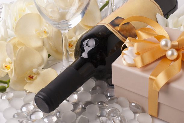 葡萄酒和礼物图片下载