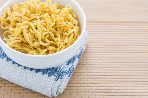 炒面为食品原料，纤维城郊白。图片下载