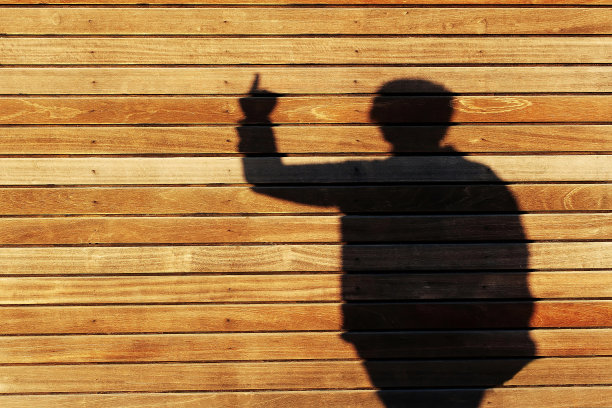 用手势的女人影子图片下载