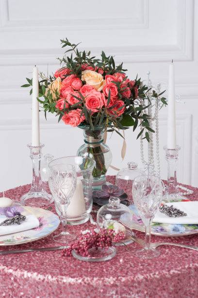 为宴会或婚宴准备的餐桌图片下载