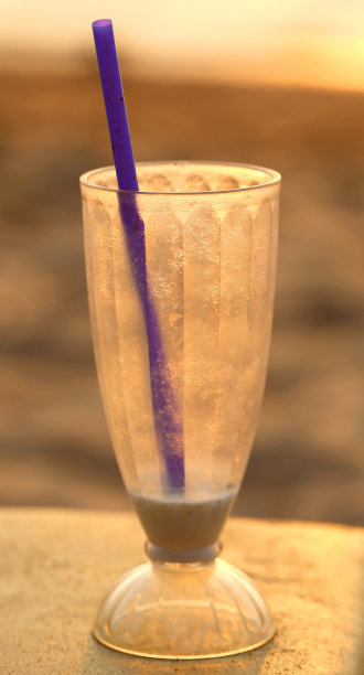 空的鸡尾酒杯图片下载