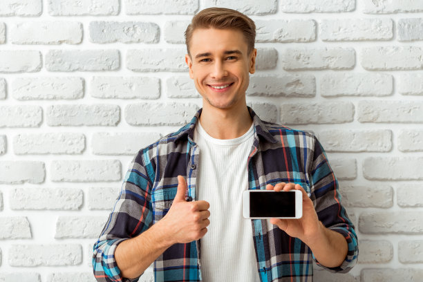 在演播室的那个人图片下载