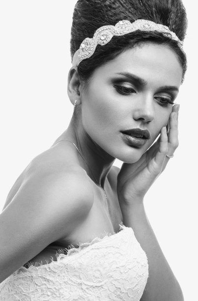 一个穿着婚纱的漂亮女人的肖像图片下载