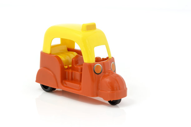 白色背景的塑料玩具图片下载