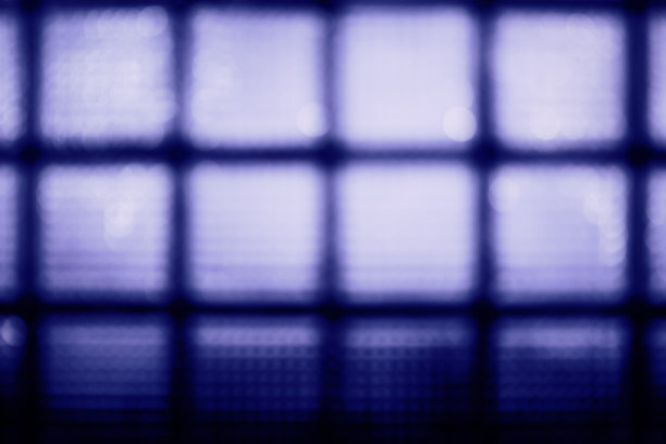 抽象模糊的红色背景玻璃砌块墙。图片下载