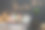 漂亮的小女孩在床上跳图片下载