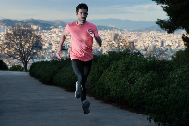 跑步者逃离城市图片下载