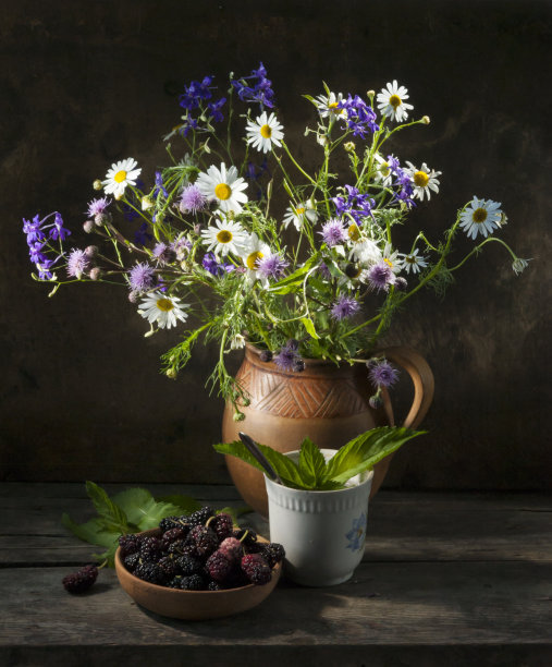 野花、桑树、薄荷茶静物图片下载