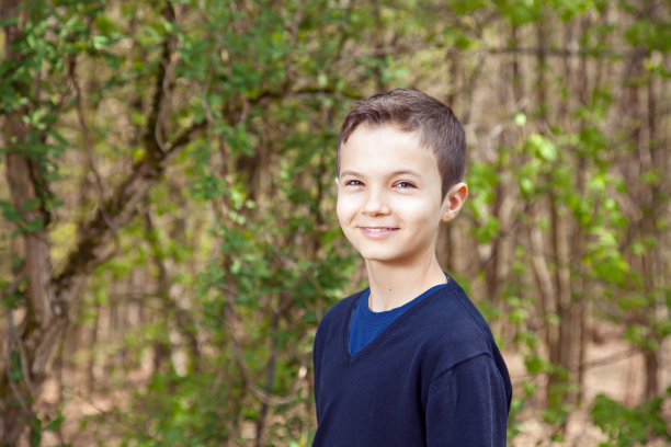 十几岁的男孩外图片下载