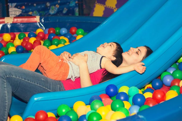 快乐的妈妈有了孩子图片下载