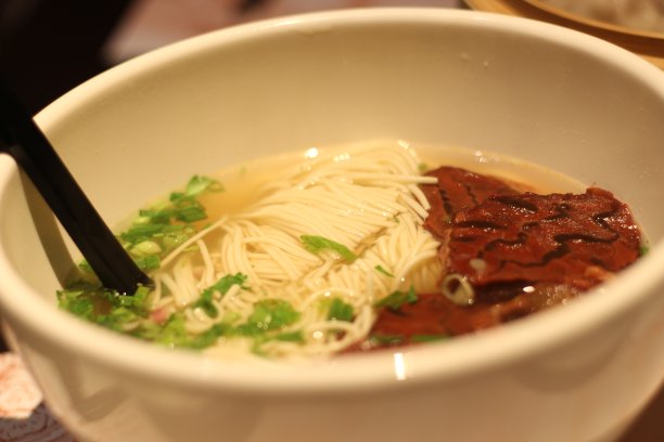 热汤牛肉面，中国菜图片下载