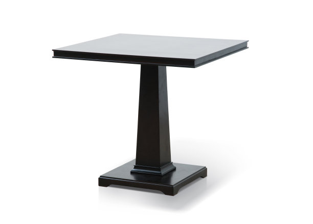 白色背景的木桌。图片下载