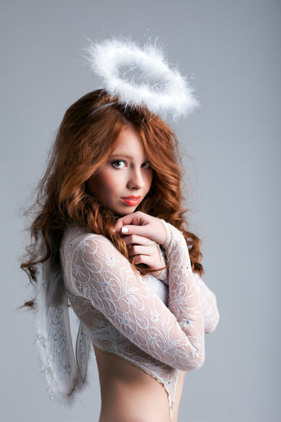 可爱的红发天使的肖像图片下载