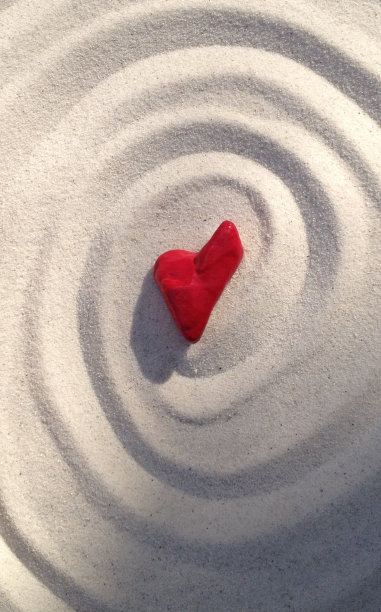 粉红色的石头的心图片下载