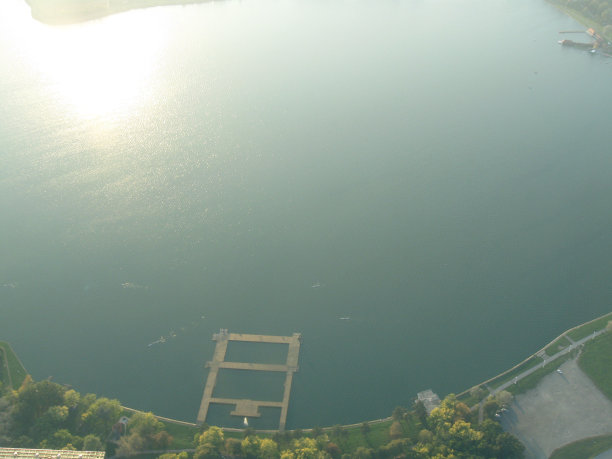 在Palic Lake塞尔维亚- Aerial赛艇图片下载