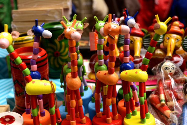 木制长颈鹿图片下载