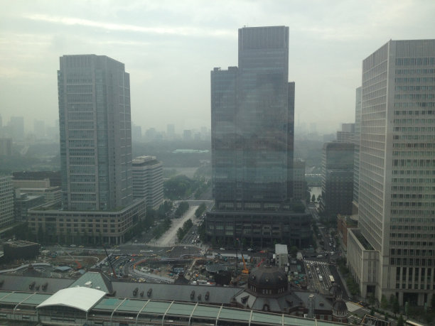 城市里的雨天图片下载