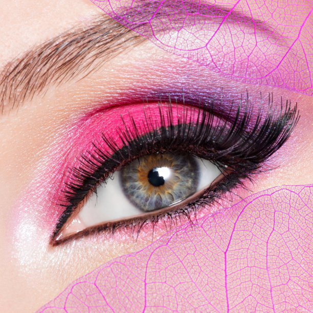 女性的眼睛与美丽的时尚亮粉色化妆图片下载