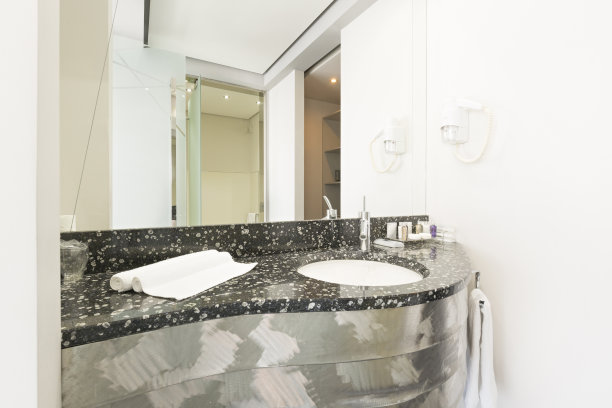 酒店公寓的现代洗脸盆图片下载