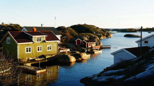 峡湾上的小船码头图片下载