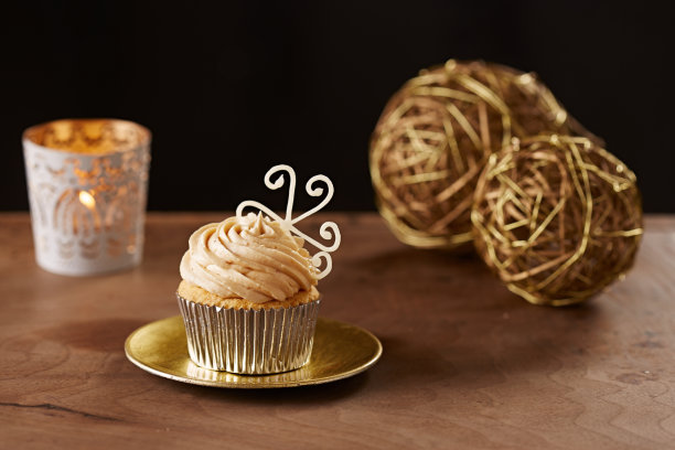 圣诞背景上的雪花蛋糕图片下载