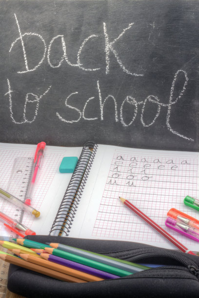 回到学校的立式笔记本图片下载