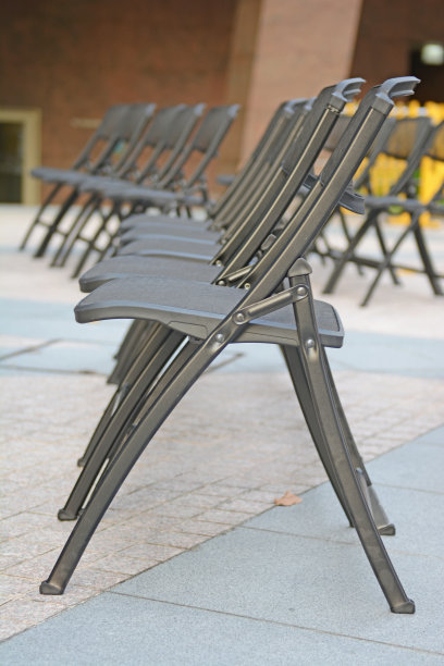 安排在会议室的椅子图片下载